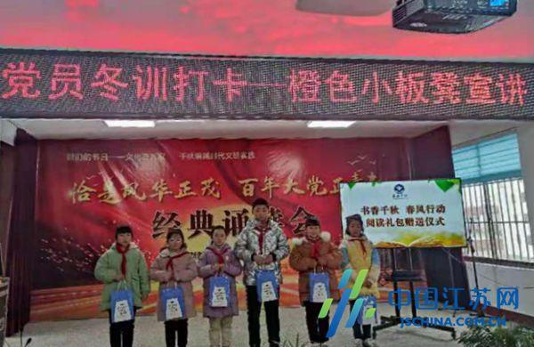 马里亚纳海沟深10862米，水还是液态吗？会被压缩成固体吗？